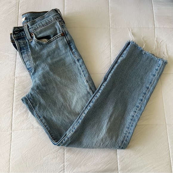 Levi's Denim - Levi’s Women’s Wedgie Straight Jeans Size 25